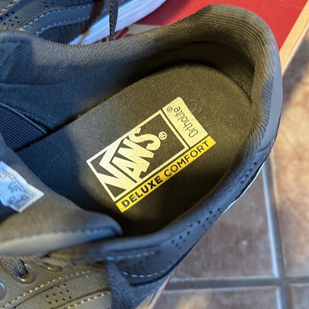 Men’s Leather vans size 9, great condition - Picture 4 of 4